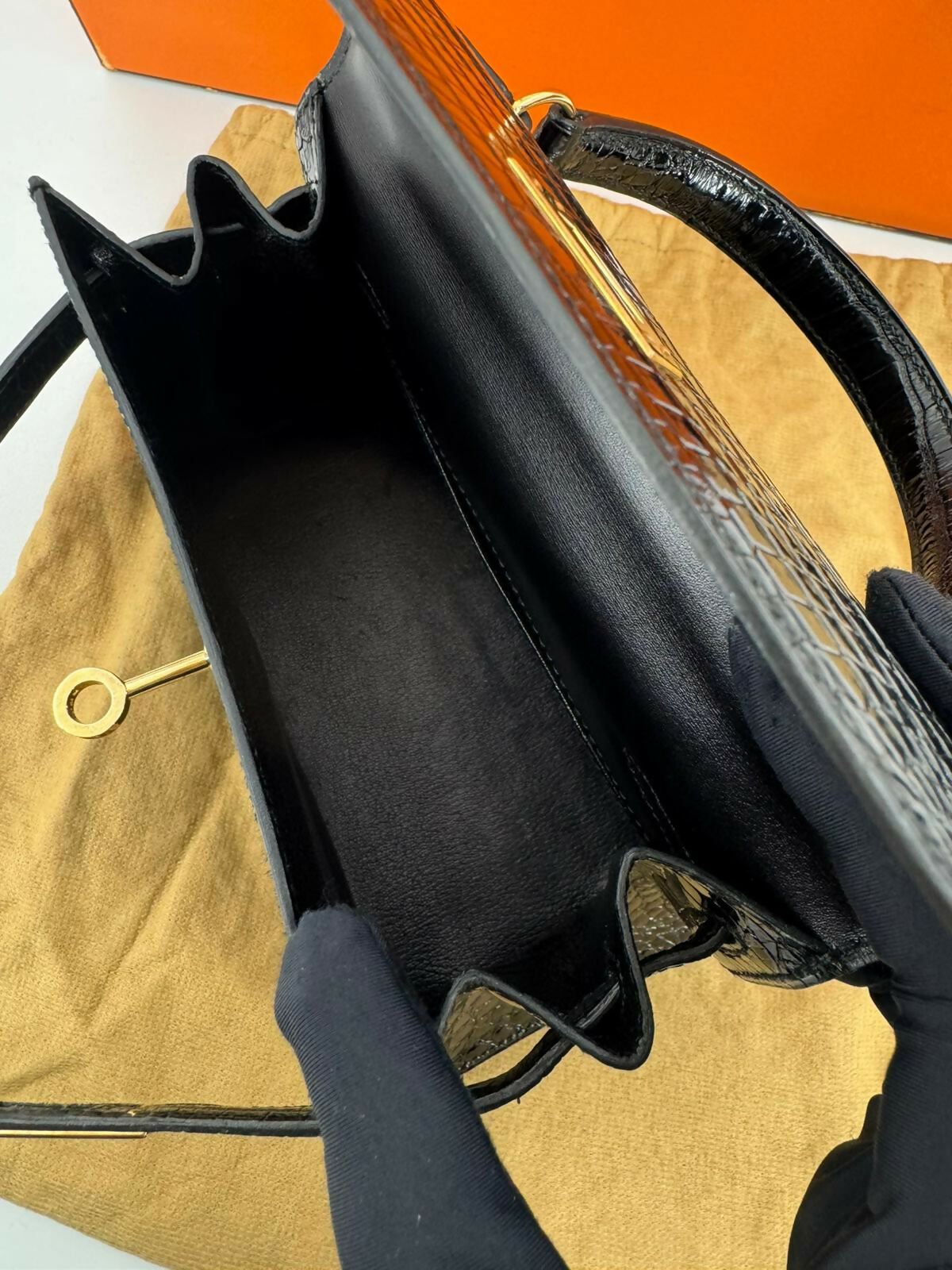 Hermès Kelly 20 Sellier Noir Shiny Niloticus Crocodile with GHW and Round Brilliant Cut Diamonds