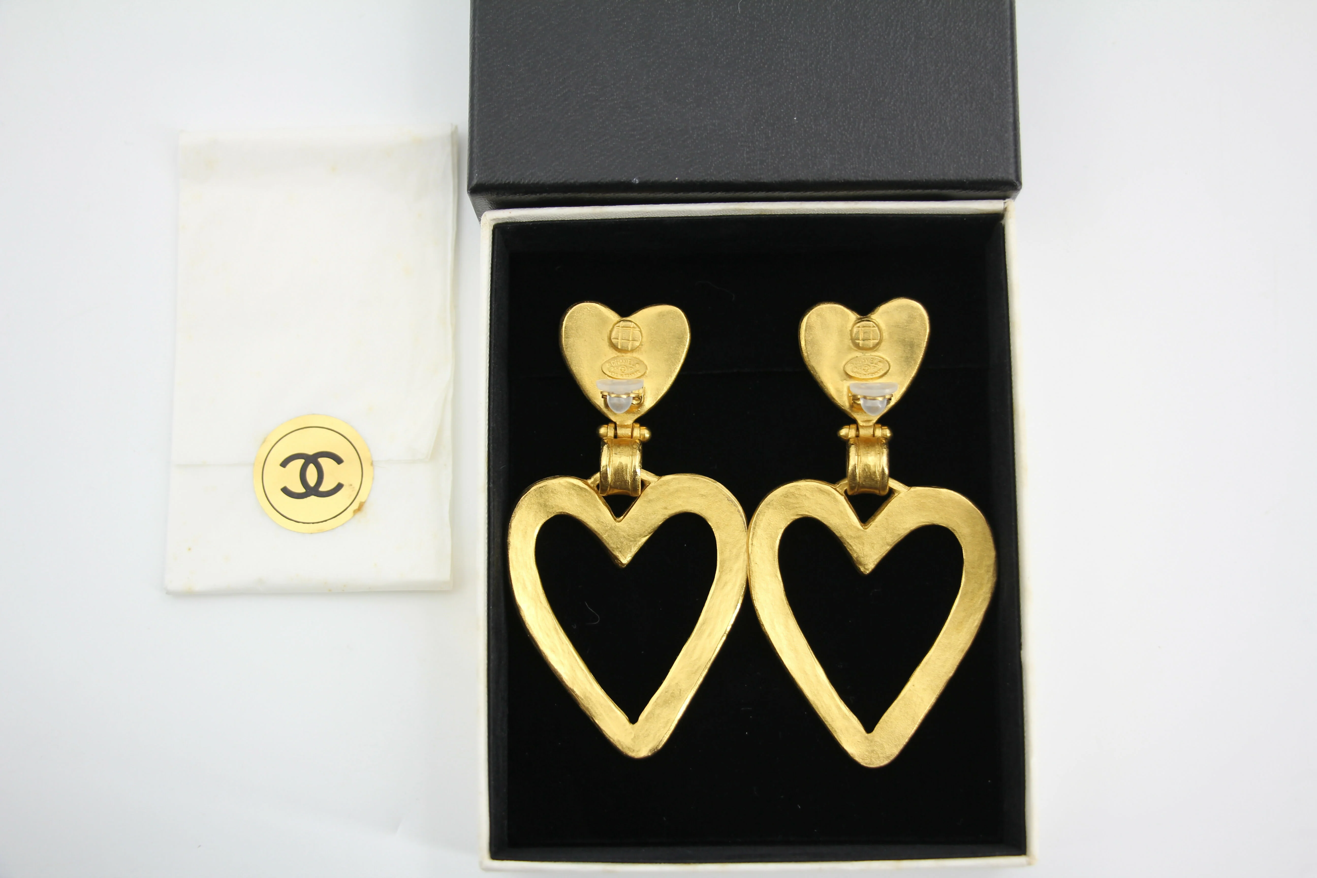 Chanel Vintage 95P Gold-Plated Matte Gold Heart-Shaped Pendant Clip-on Earrings