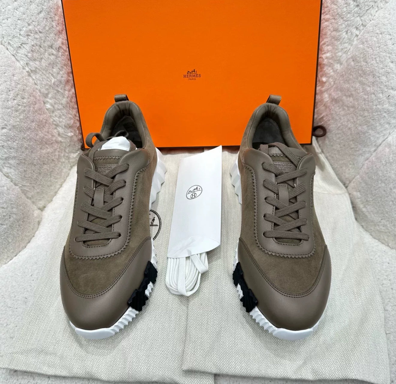 Hermes Mens Etoupe Suede Brume Bouncing 42 Sneaker