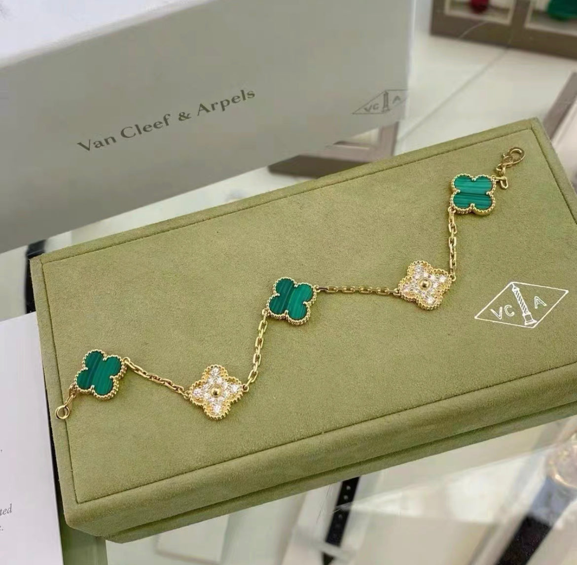 Van Cleef  Arpels Vintage limited edition Alhambra Malachite and Diamond Yellow Gold Bracelet