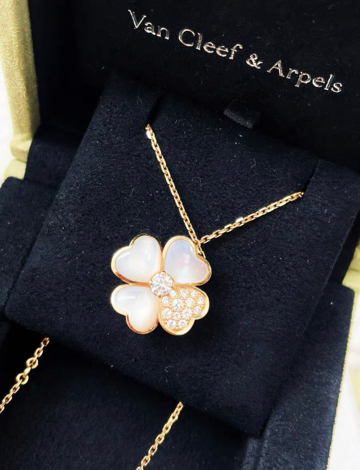 Van Cleef  Arpels Cosmos clip pendant, medium model 18K rose gold, Diamond, Mother-of-pearl