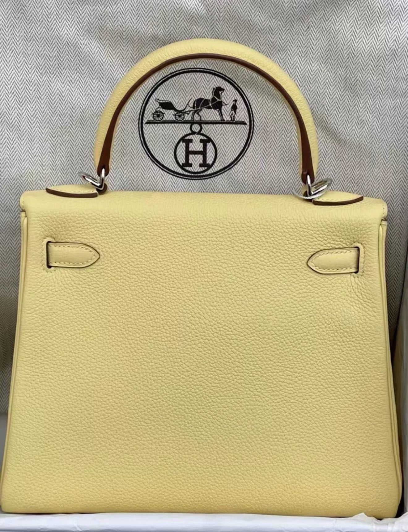 Hermès Kelly 25 Jaune Poussin Togo Leather Palladium Hardware
