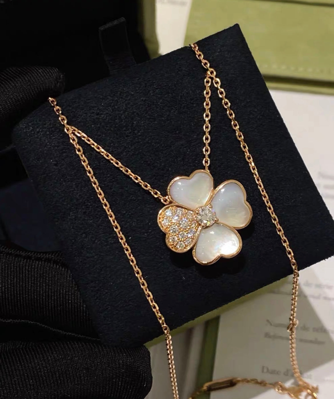 Van Cleef  Arpels Cosmos clip pendant, medium model 18K rose gold, Diamond, Mother-of-pearl