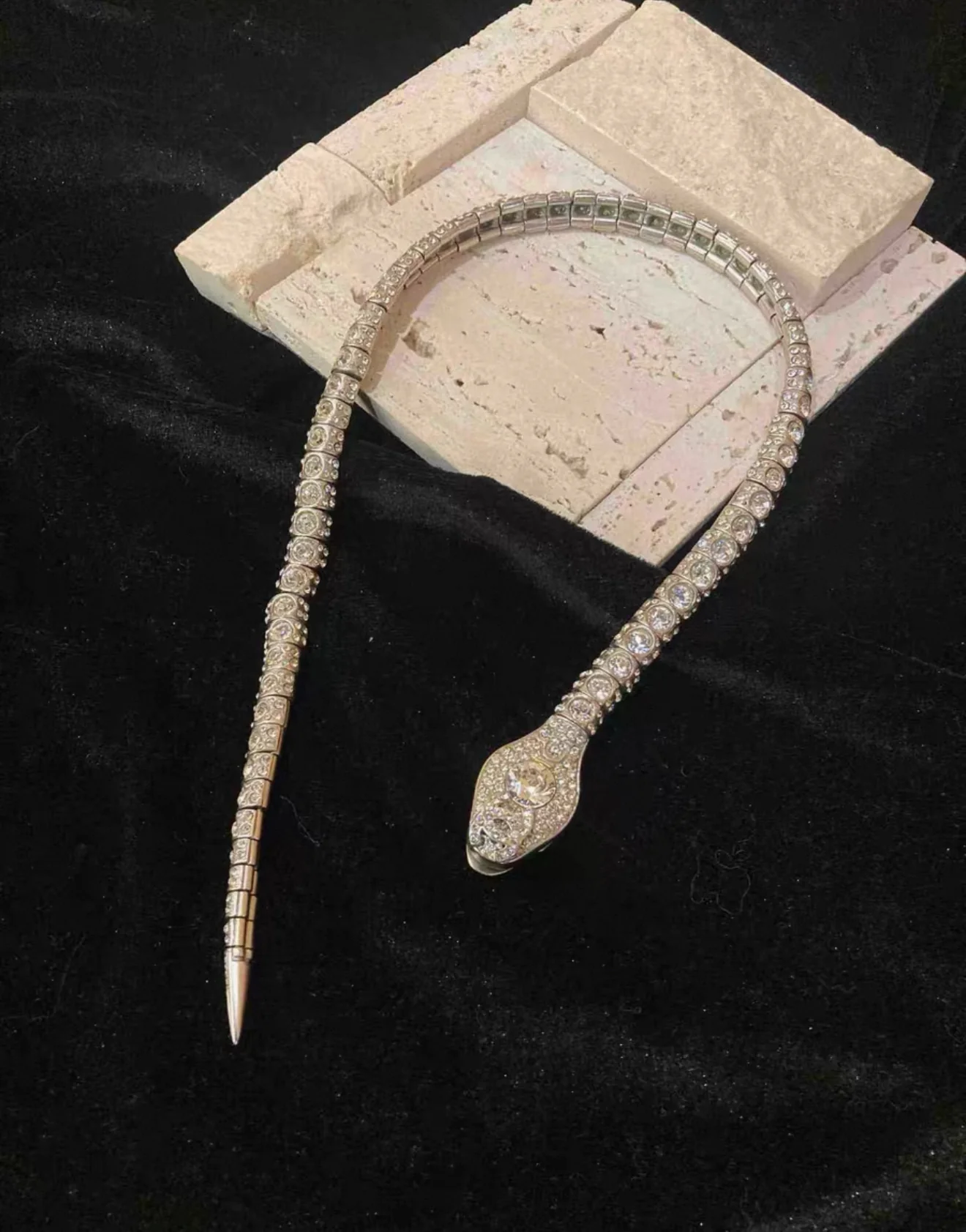 2008 Chanel full-diamond snakehead necklace choker