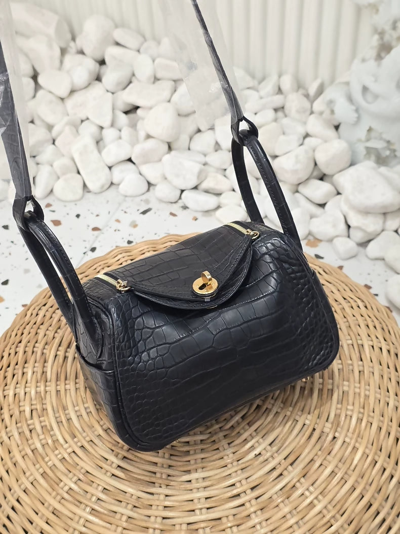 Hermès Mini Lindy black matte alligator leather Gold hardware