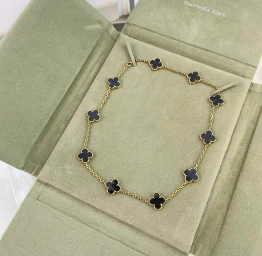 VCA Van Cleef  Arpels Vintage Alhambra necklace, 10 motifs
18K yellow gold, Onyx