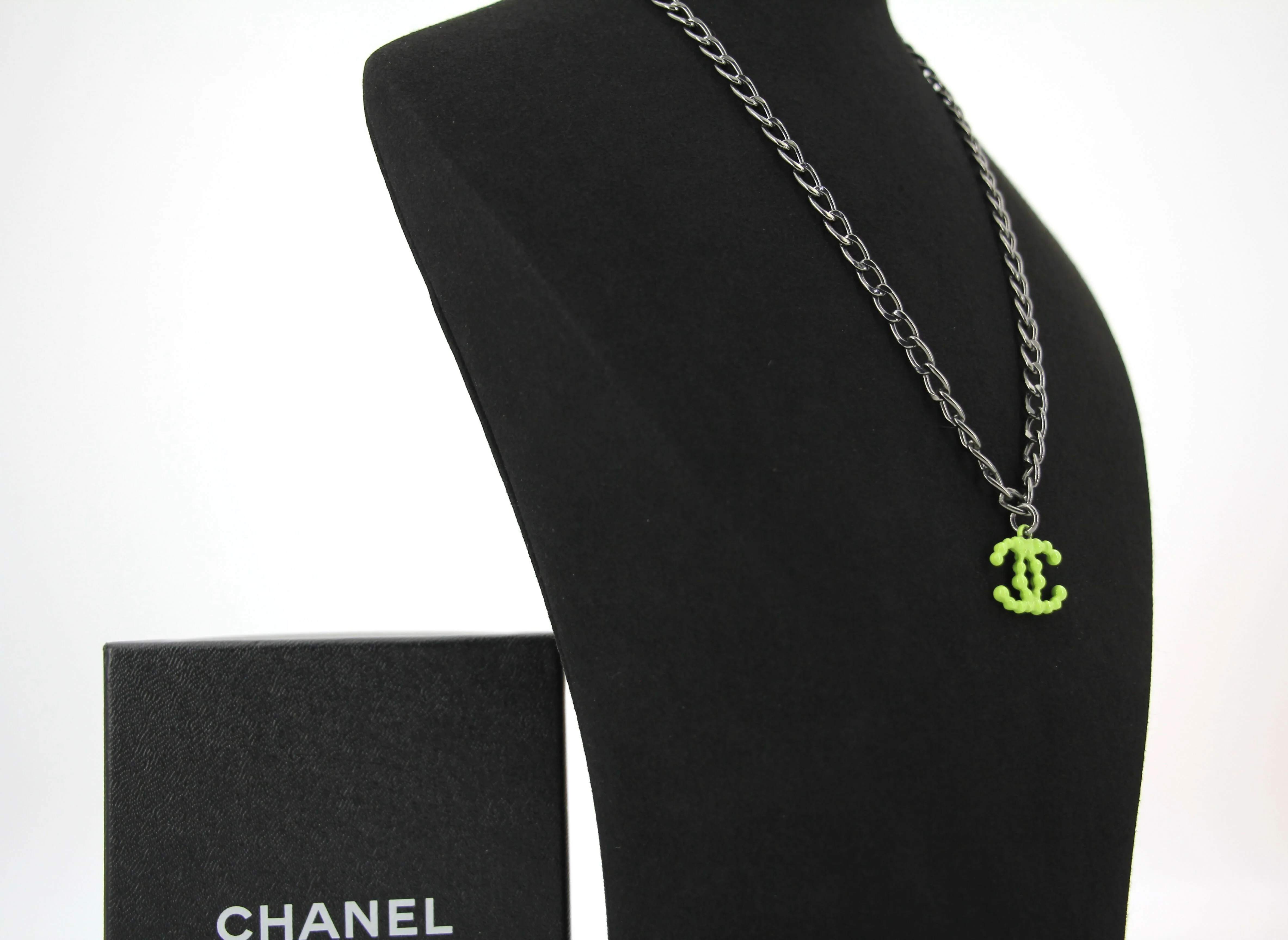 Chanel Vintage 04A Resin Fluorescent Green CC Grey Chain Necklace