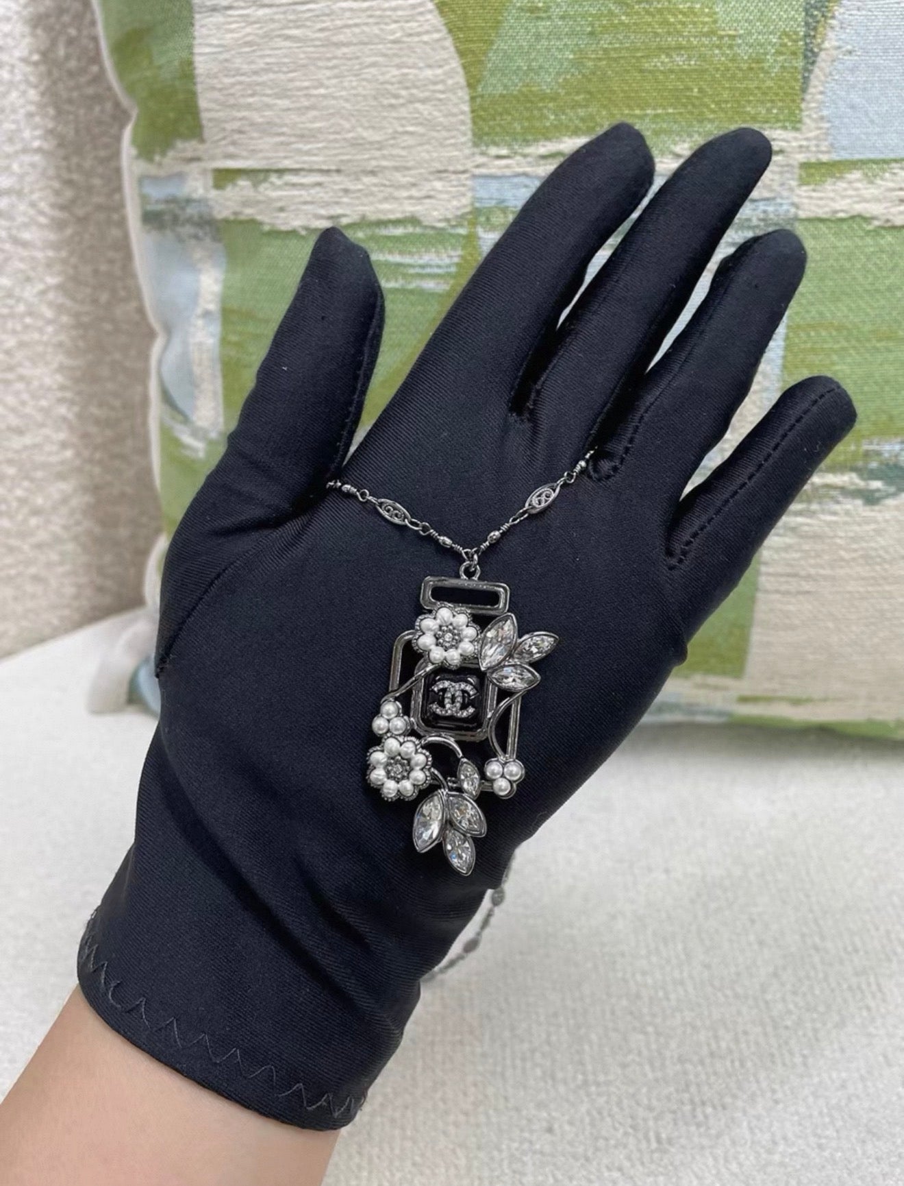 Chanel No. 5 perfum bottle silver  black long necklace