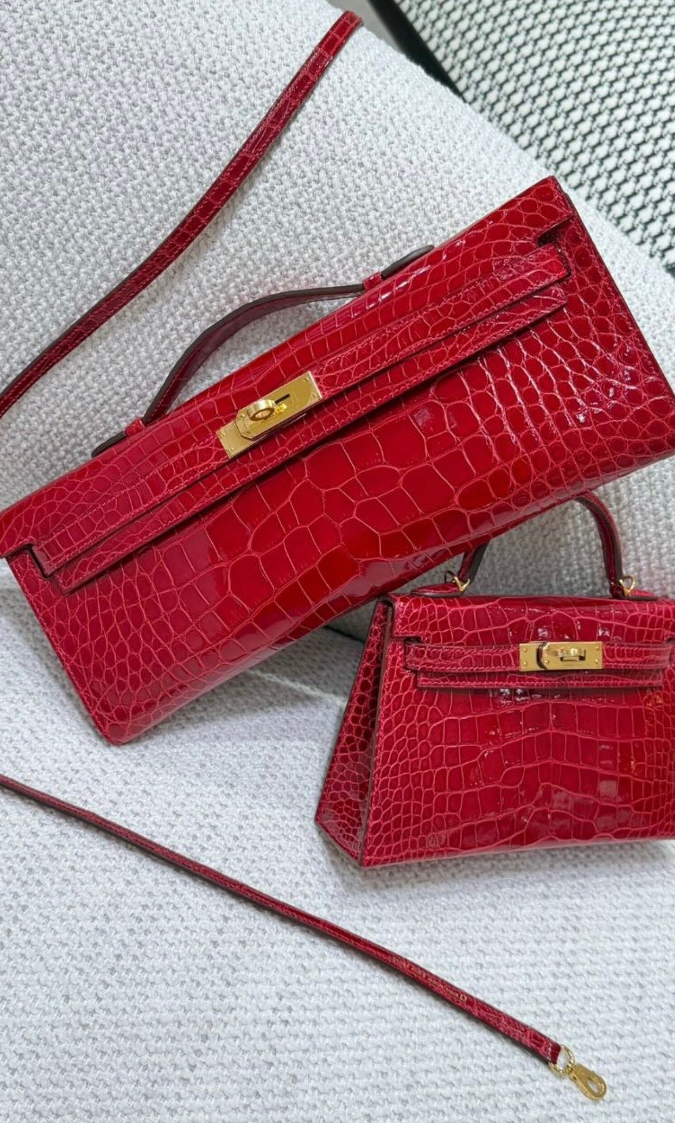 Hermes Kelly cut D5 Geranium shiny alligator gold hardware