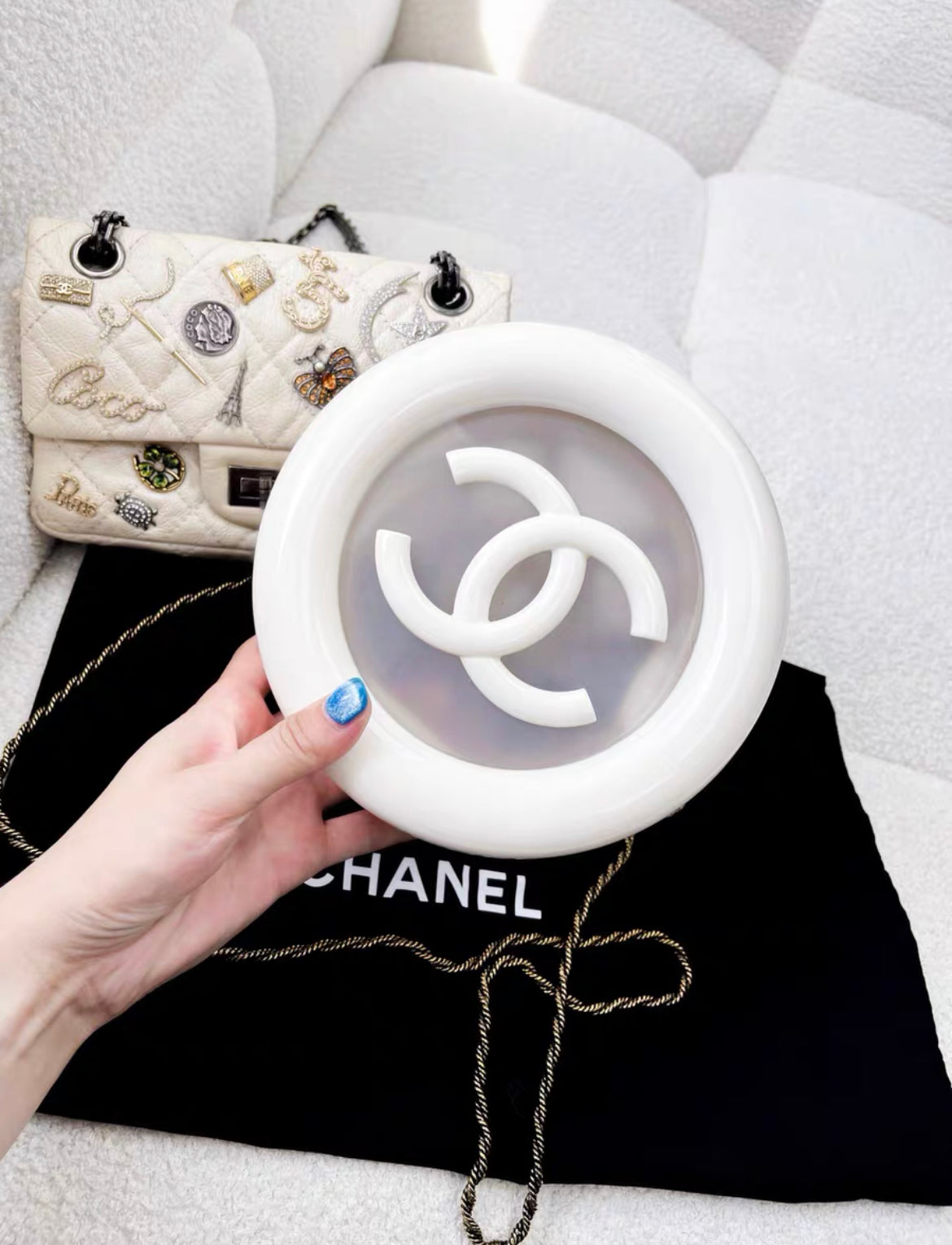 CHANEL MINAUDIÈRE LIMITED EDITION WHITE, GOLD  CLEAR RESCUE WHEEL GOLD-TONE HARDWARE