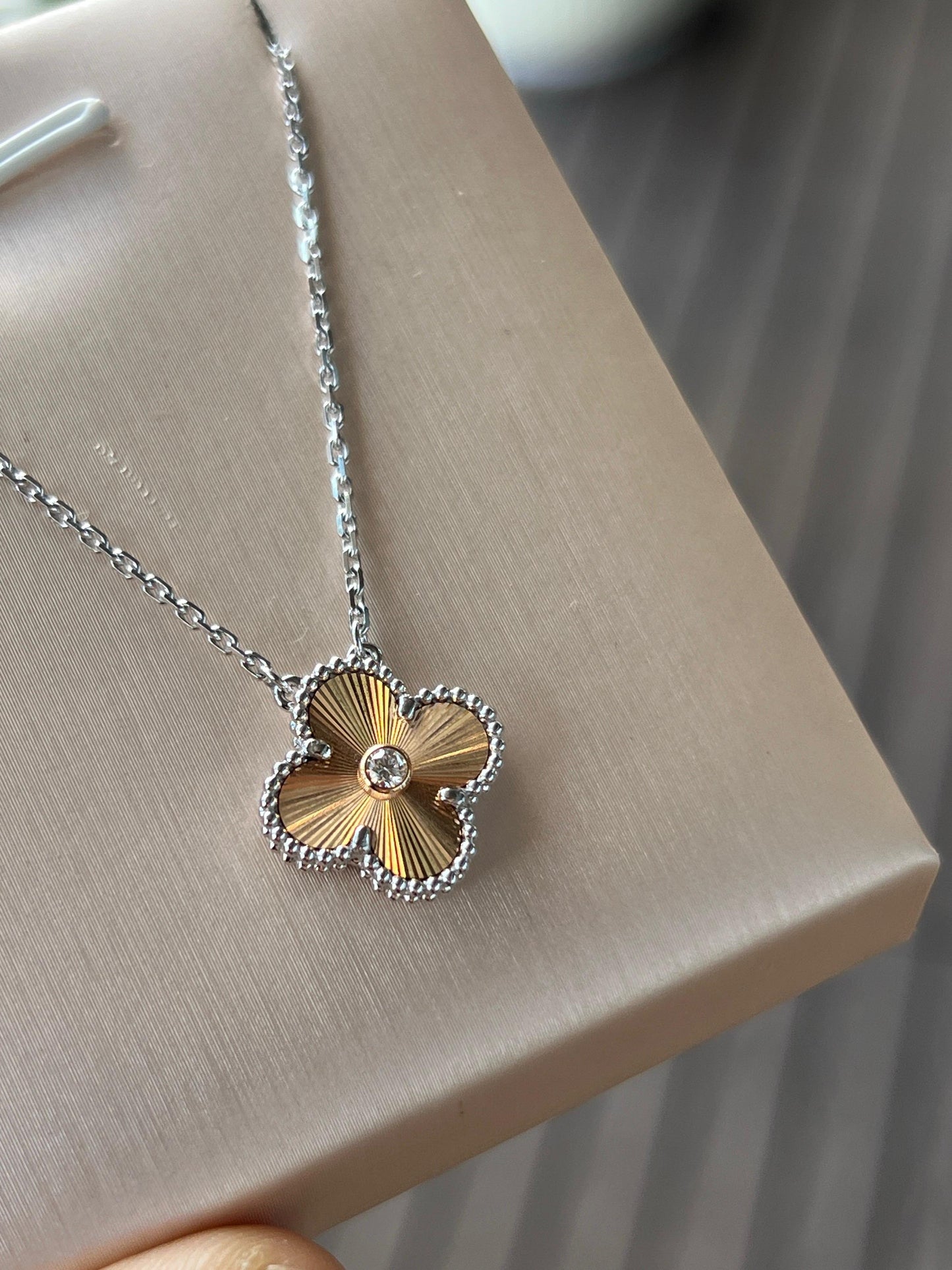 Van Cleef  Arpels Holiday Pendant 2024