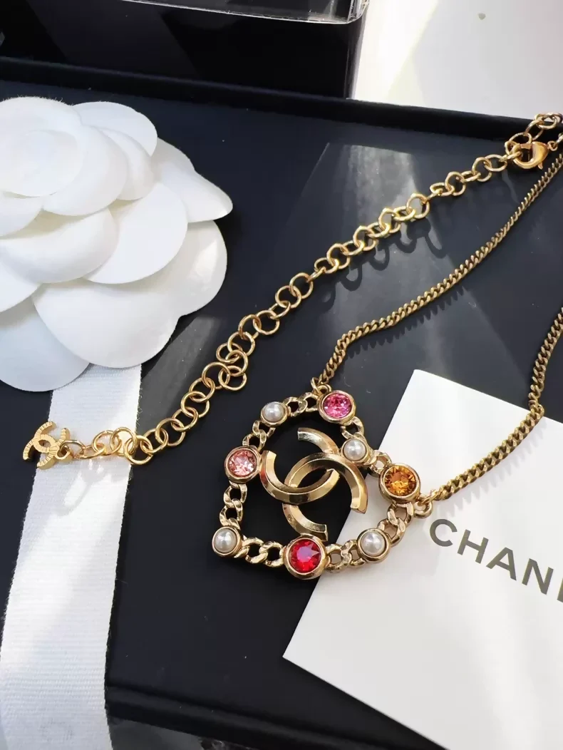 Chanel 21P colored diamond heart-shaped double C necklace