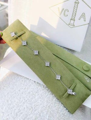 VCA Van Cleef  Arpels Sweet Alhambra bracelet, 6 motifs
18K white gold, Diamond
