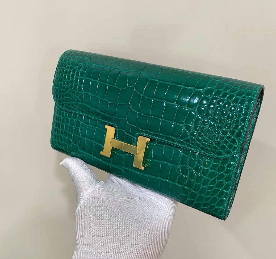 HERMÈS EMERALD GREEN SHINY ALLIGATOR CONSTANCE LONG WALLET CLUTCH BAG