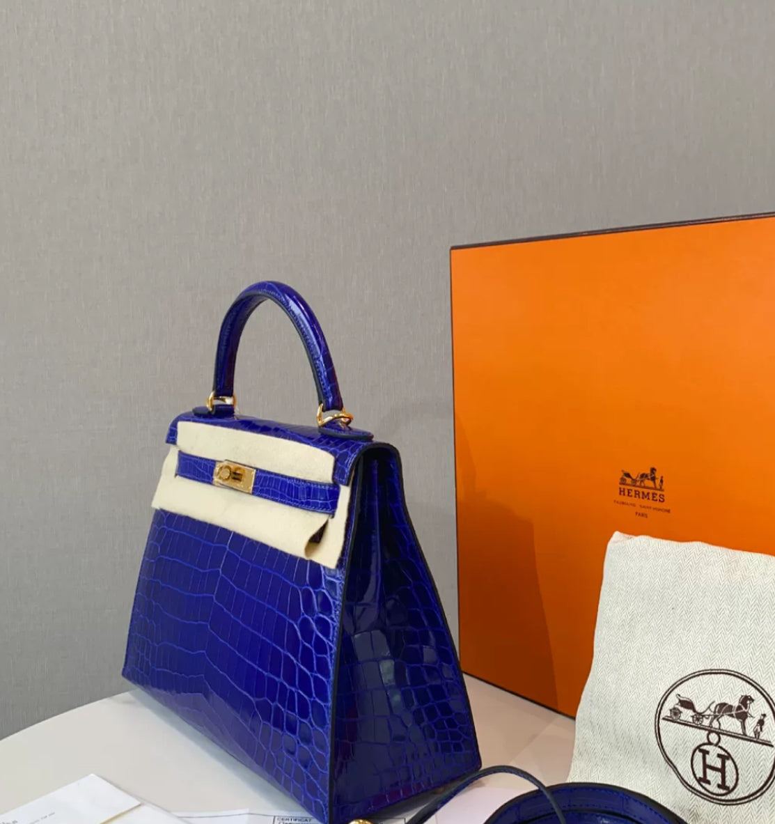 Hermès Kelly 28 Blue Electric Shiny Crocodile Leather Gold Hardware