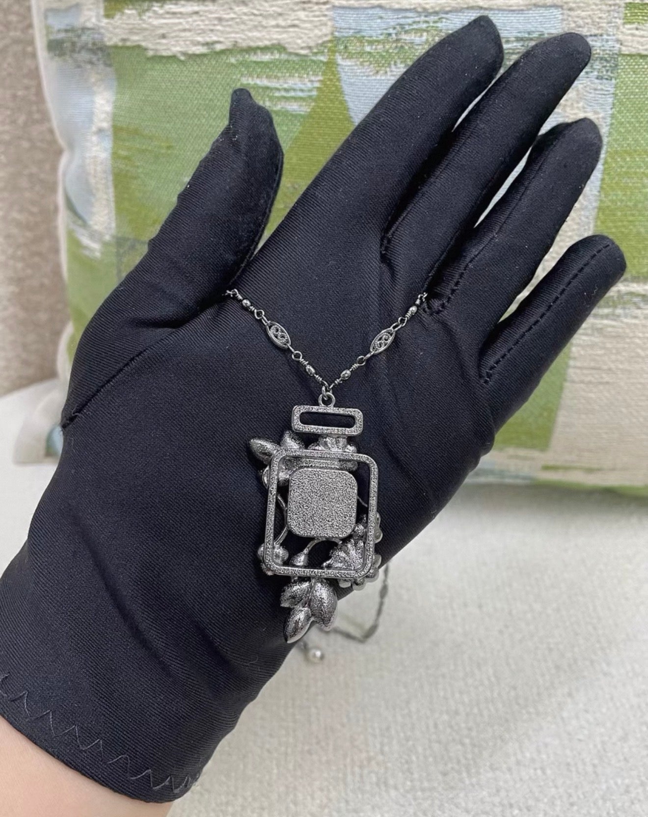 Chanel No. 5 perfum bottle silver  black long necklace