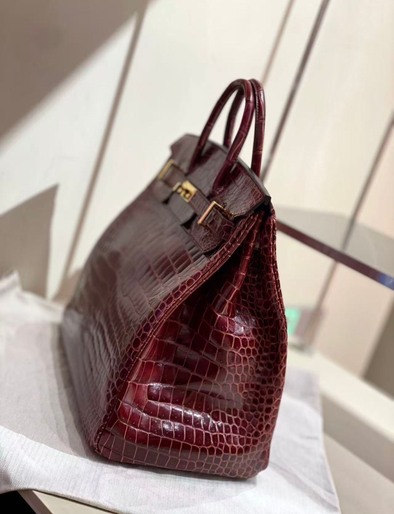 Hermes Birkin HAC 40 Bordeaux Burgundy Shiny crocodile leather gold hardware