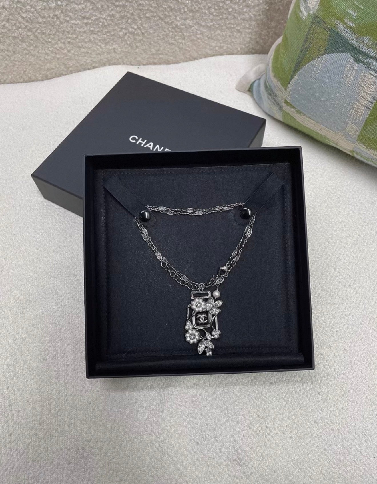 Chanel No. 5 perfum bottle silver  black long necklace