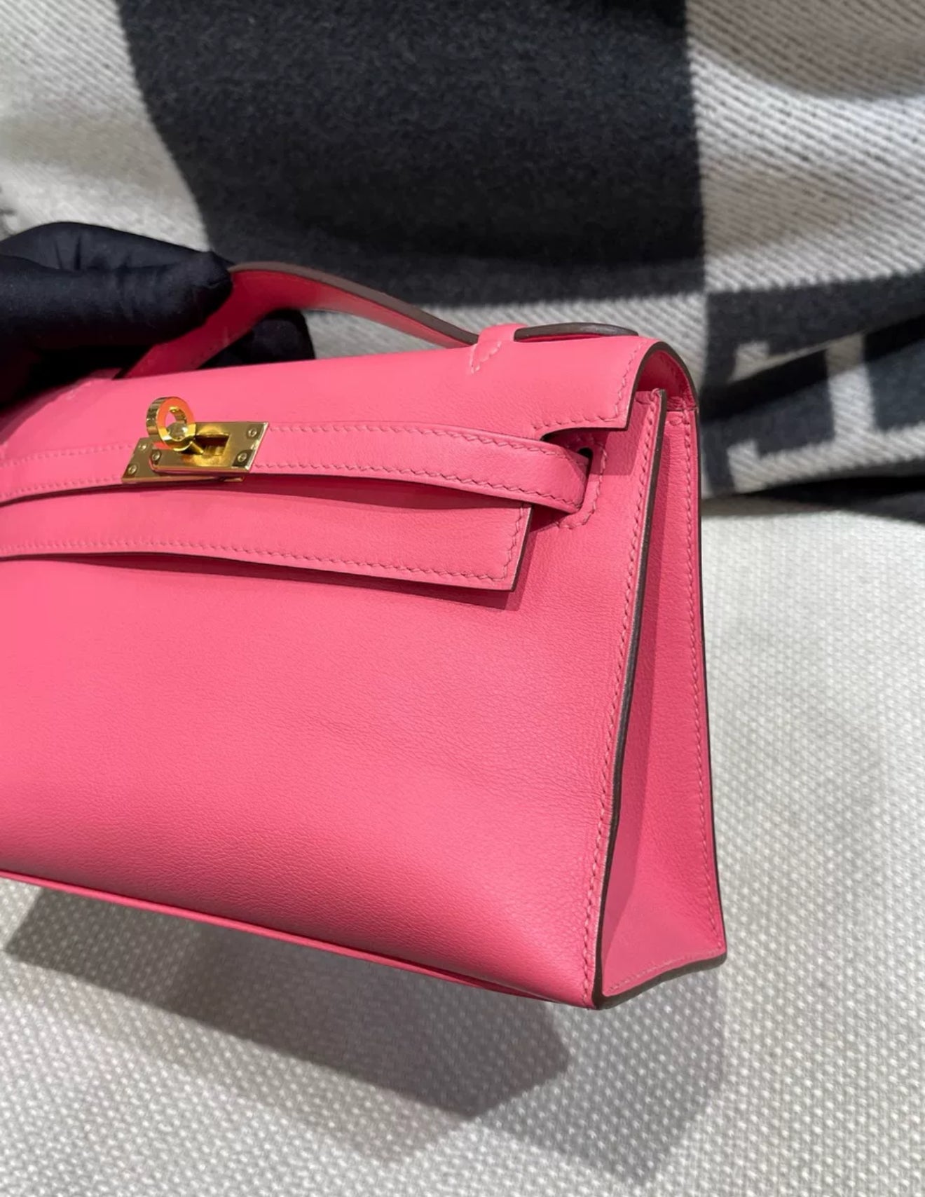 Hermes Kelly pochette Rose Lipstick Swift Leather Gold Hardware