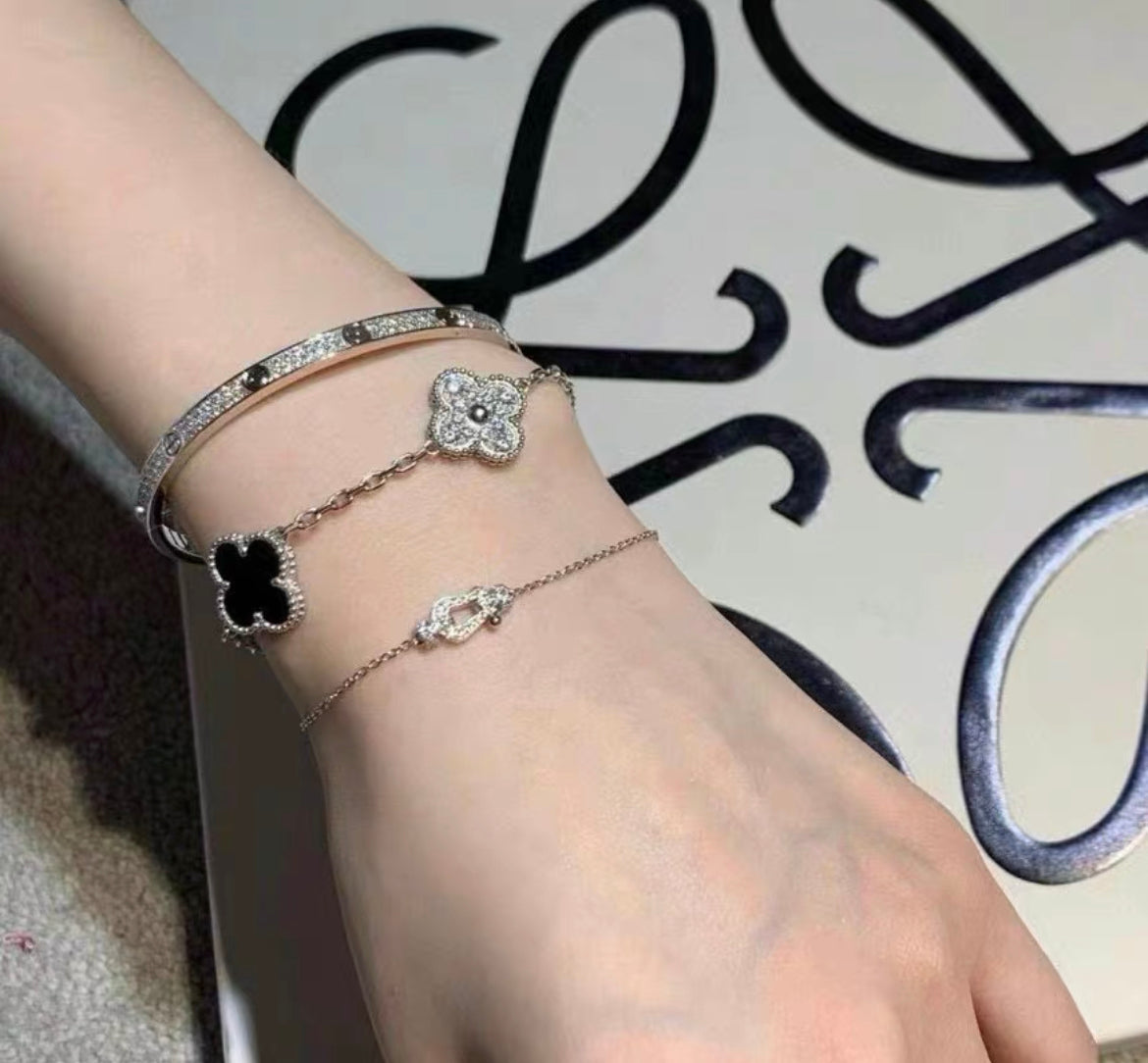 VAN CLEEF  ARPELS 
18K White Gold Diamond Black Onyx 5 Motifs Vintage Alhambra Bracelet