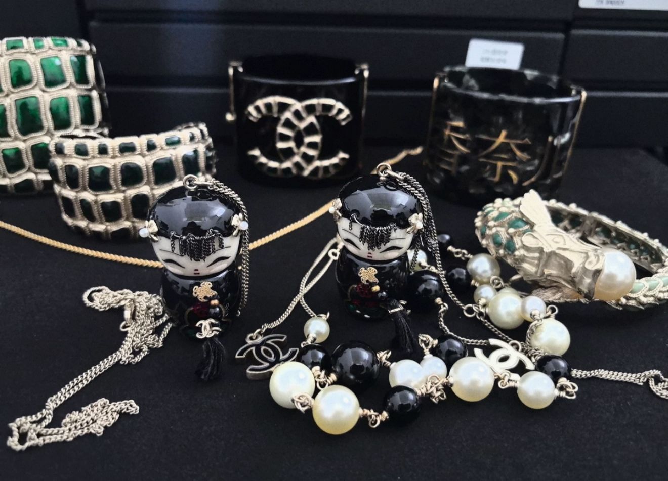 Chanel Shanghai doll pearl necklace