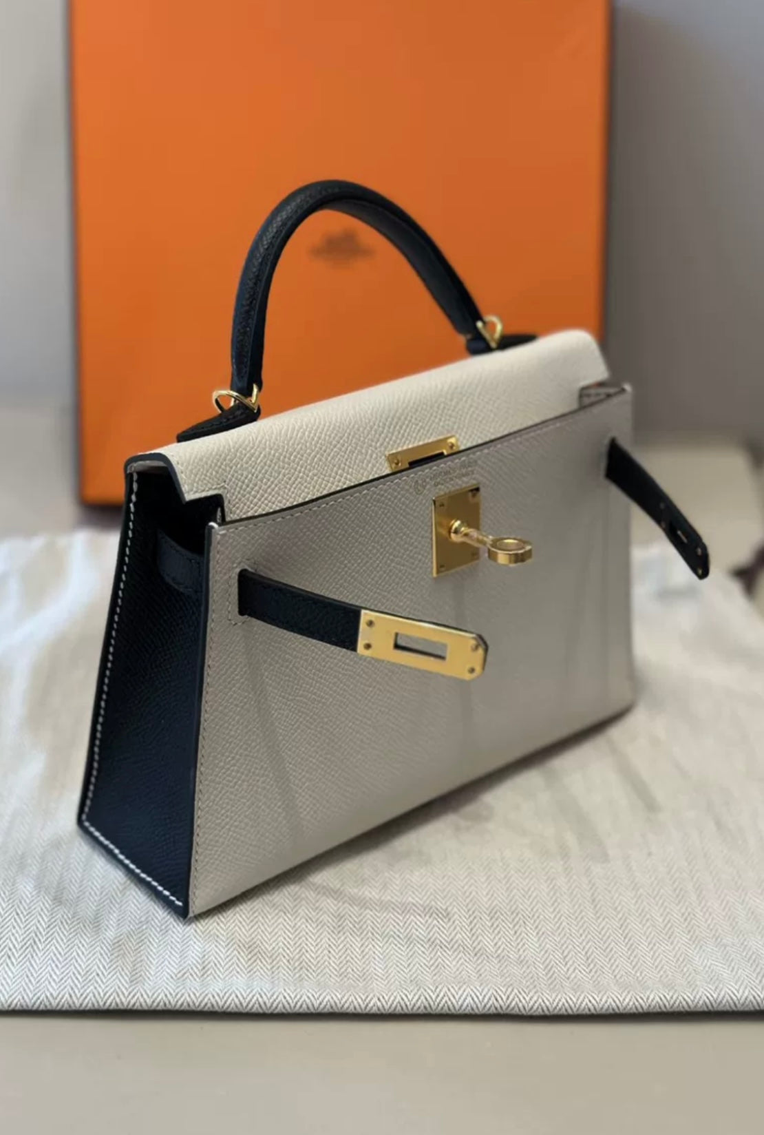 Hermès Kelly 20 Sellier Mini Nata/Black Chèvre Leather Permabrass Hardware