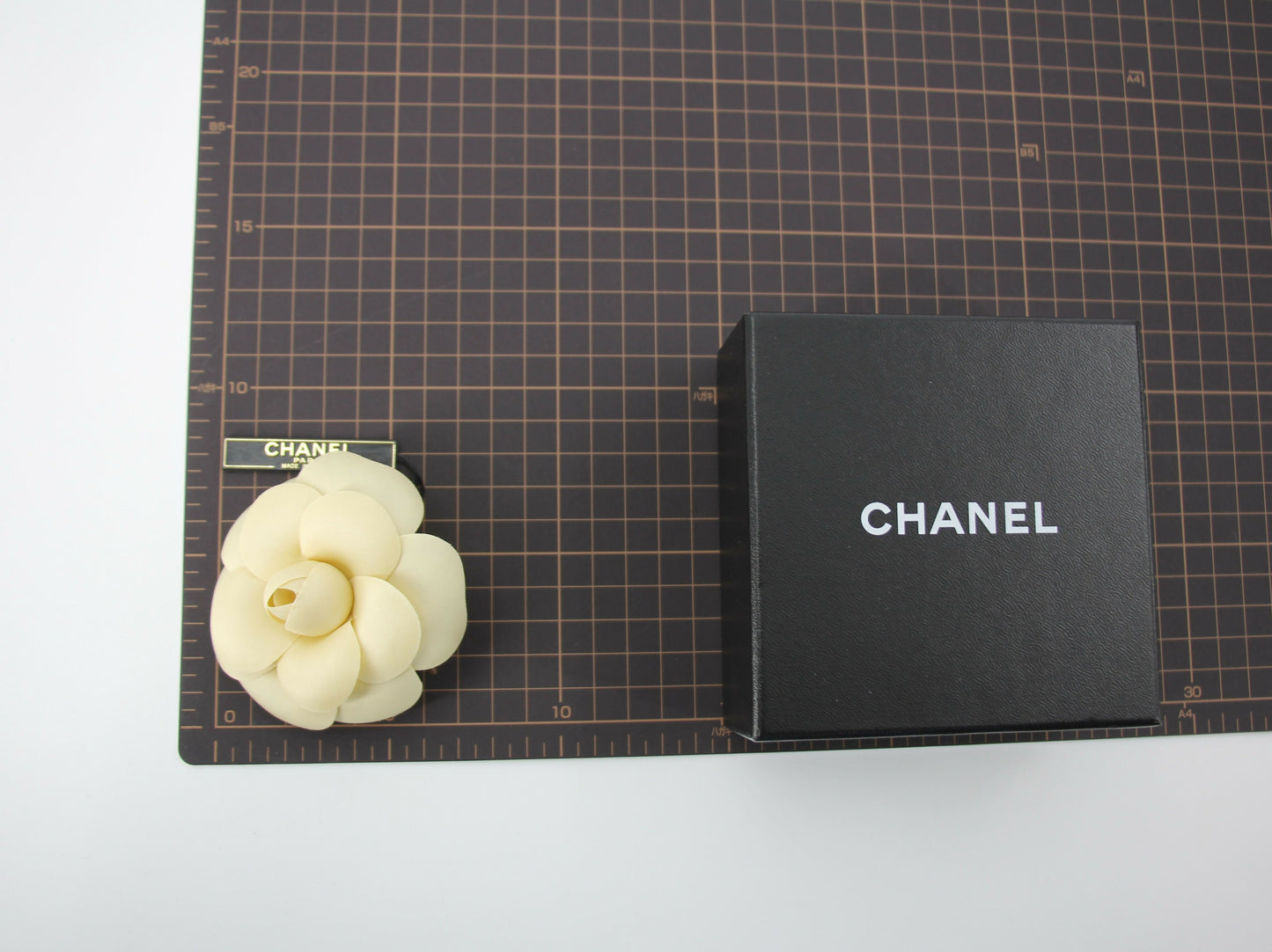 Chanel Vintage 81-85 Fabric Beige Camellia Brooch