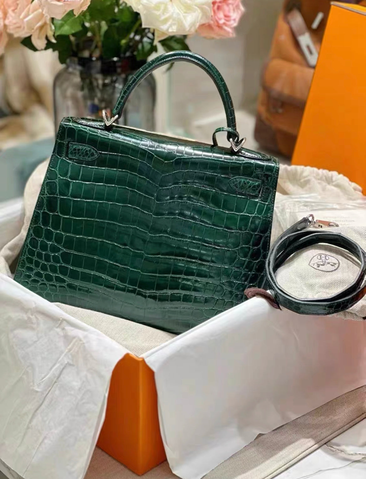 HERMÈS KELLY 28 SELLIER EMERALD SHINY CROCODILE PALLADIUM HARDWARE