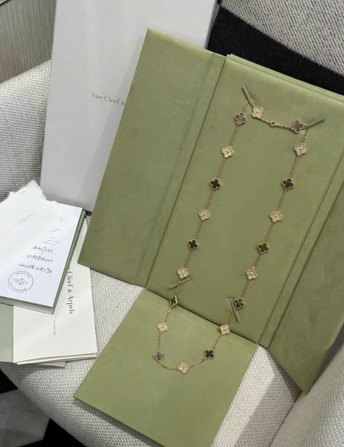 Van Cleef  Arpels Vintage Alhambra long necklace, 20 motifs 18K rose gold, Diamond, Gray Mother-of-pearl
