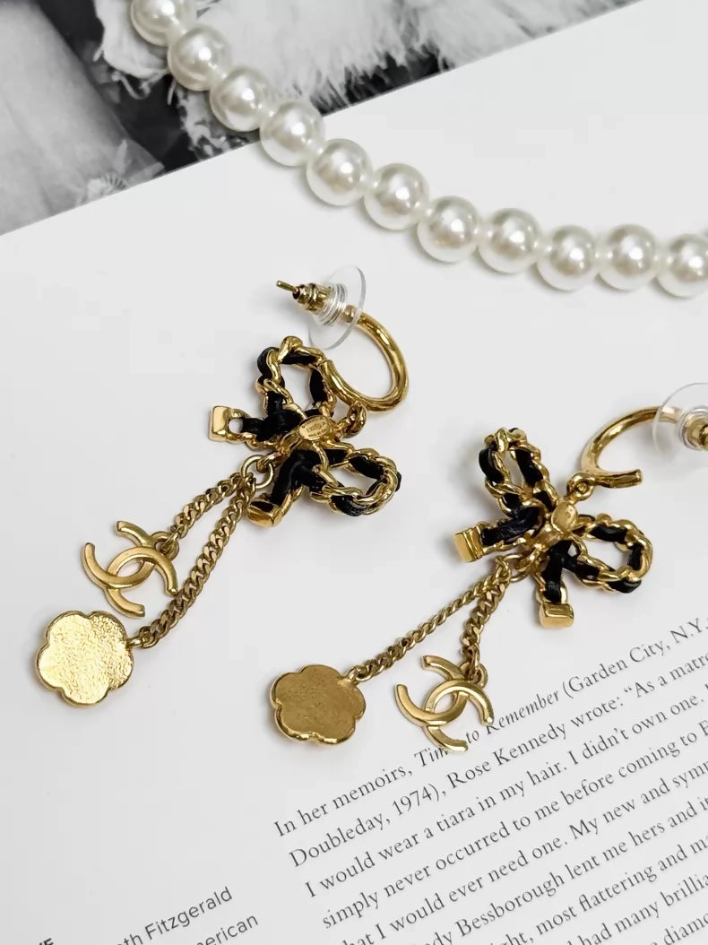 Chanel Métiers dArt black and gold leather chain with bow earrings