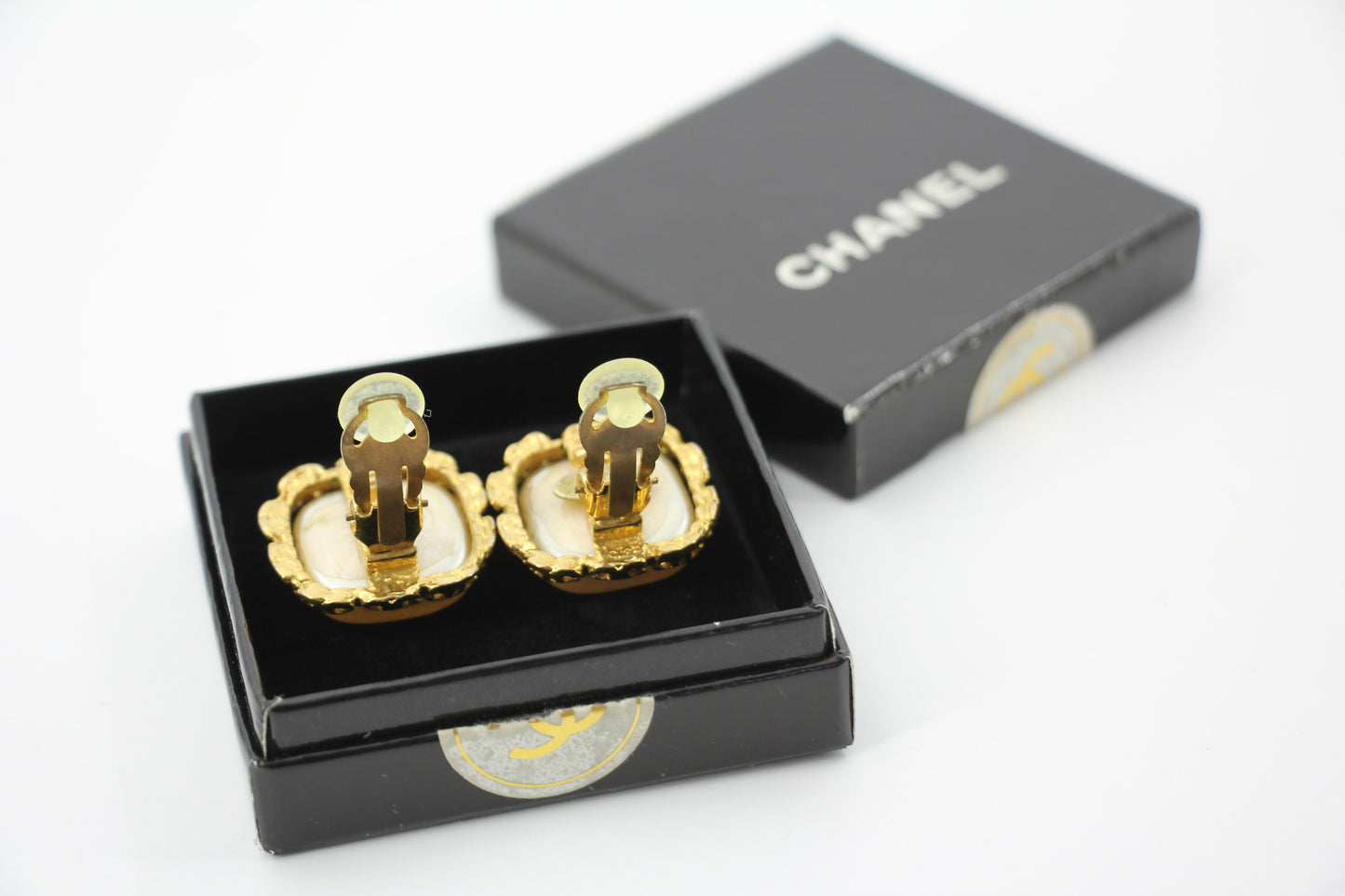 Chanel Vintage 91 Imitation Pearl Square Gold-Plated Clip-on Earrings