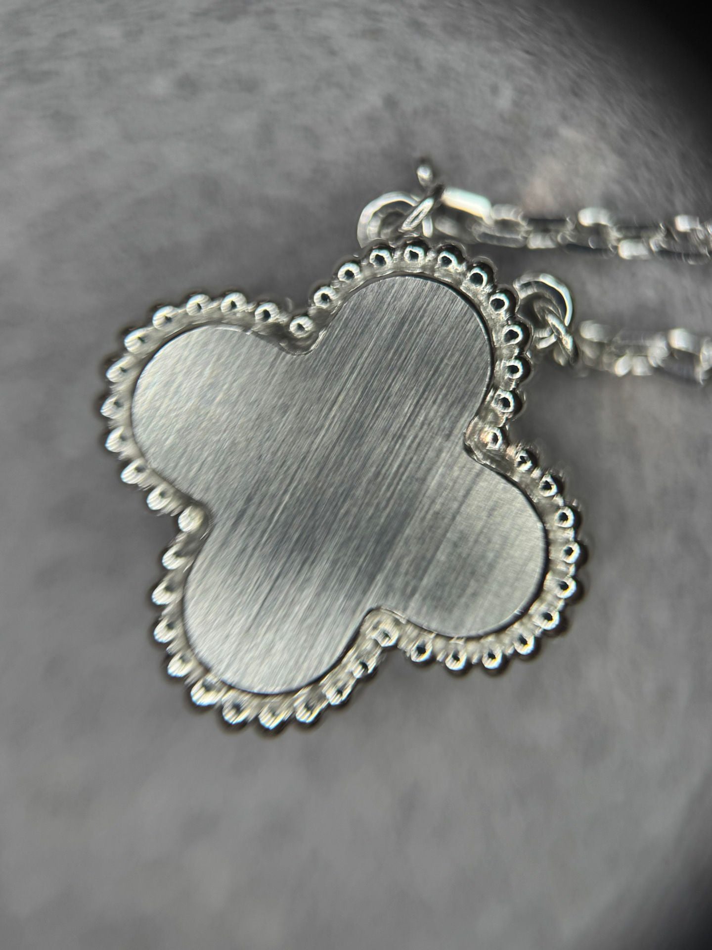 Van Cleef Arpels Holiday Pendant 2024
