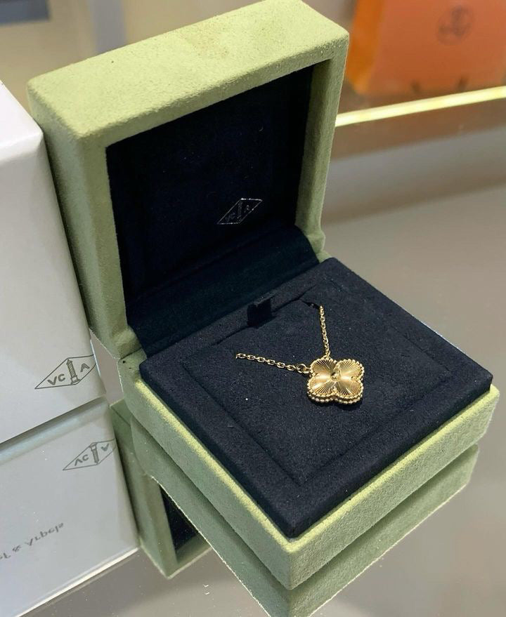 Van Cleef  Arpels Vintage Alhambra Pendant in 18k yellow gold
