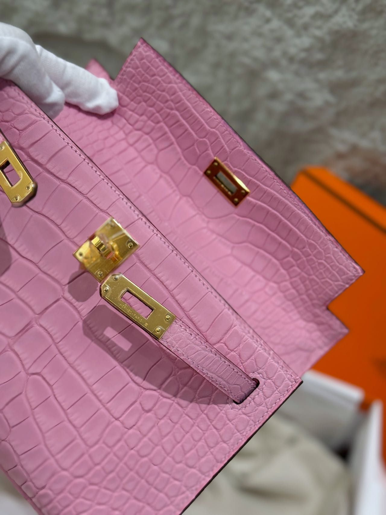 Hermès Kelly Pochette Pink Bubblegum 5P Matte alligator Leather Gold Hardware