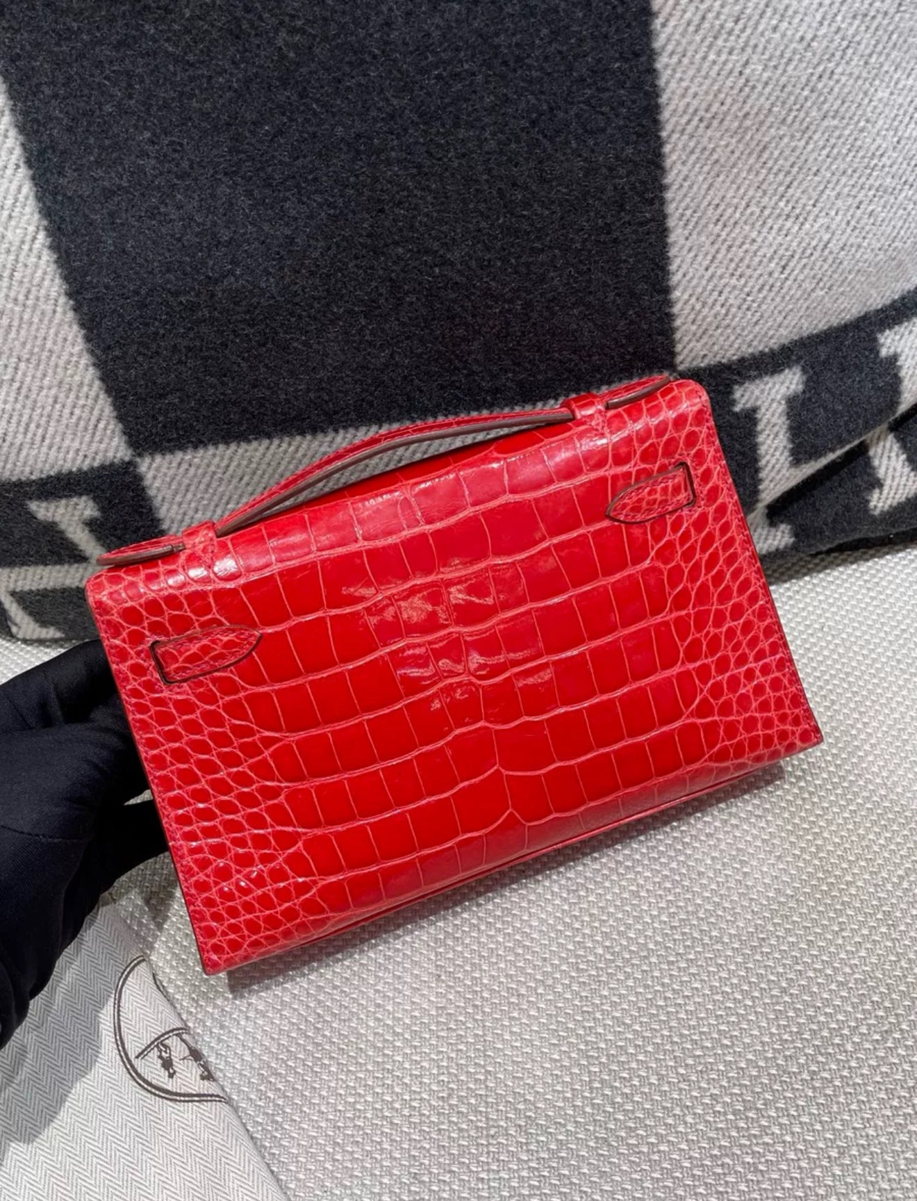 HERMÈS KELLY POCHETTE RED SHINY ALLIGATOR PALLADIUM HARDWARE