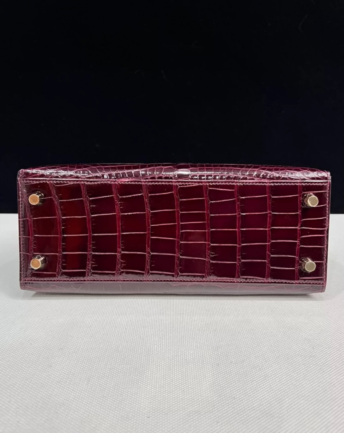 HERMES Kelly 25 Bordeaux Shiny Alligator Leather gold hardware