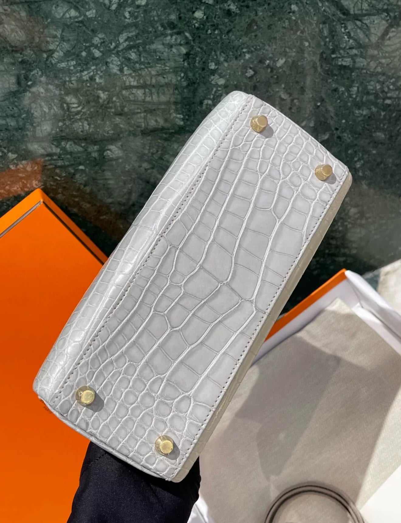 Hermès Kelly 25 Pearl Gray/ Beton Matte Crocodile Leather Brushed Gold Hardware