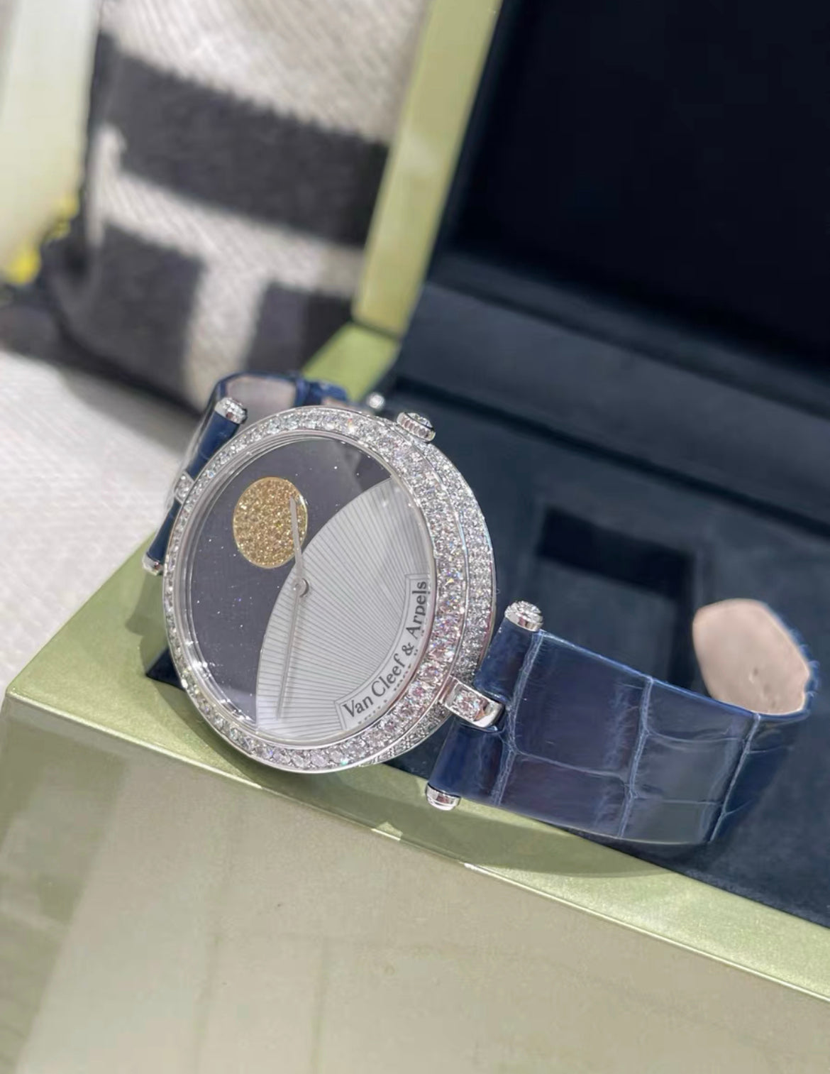 VAN CLEEF  ARPELS Lady Jour Nuit