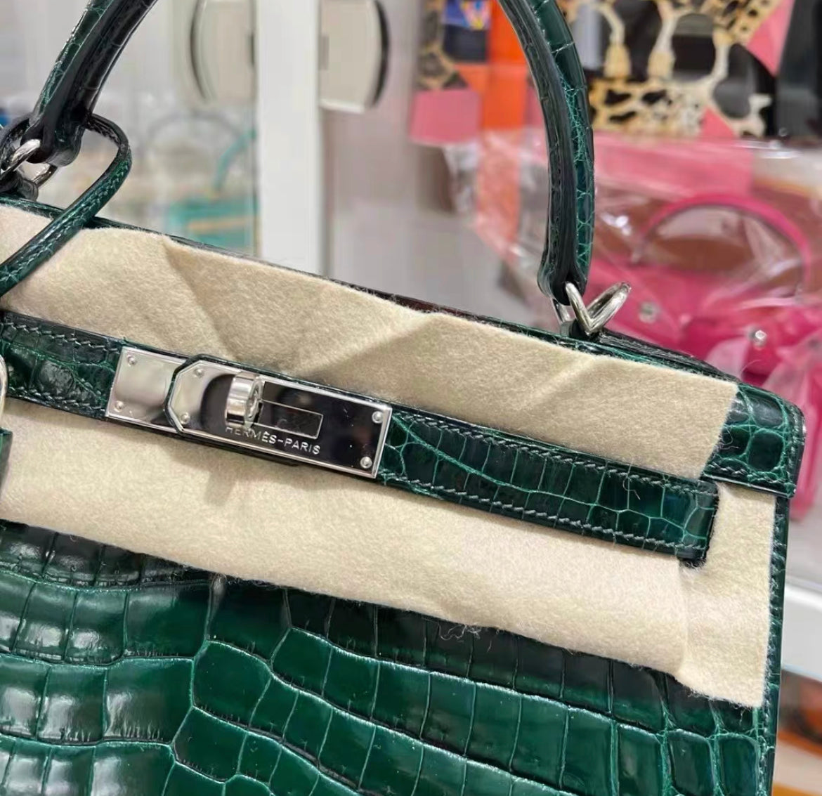 HERMÈS KELLY 28 SELLIER EMERALD SHINY CROCODILE PALLADIUM HARDWARE