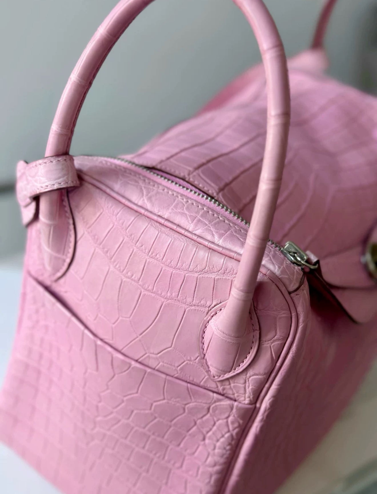Hermès Lindy 30 5P Bubblegum Matte alligator Leather Palladium Hardware