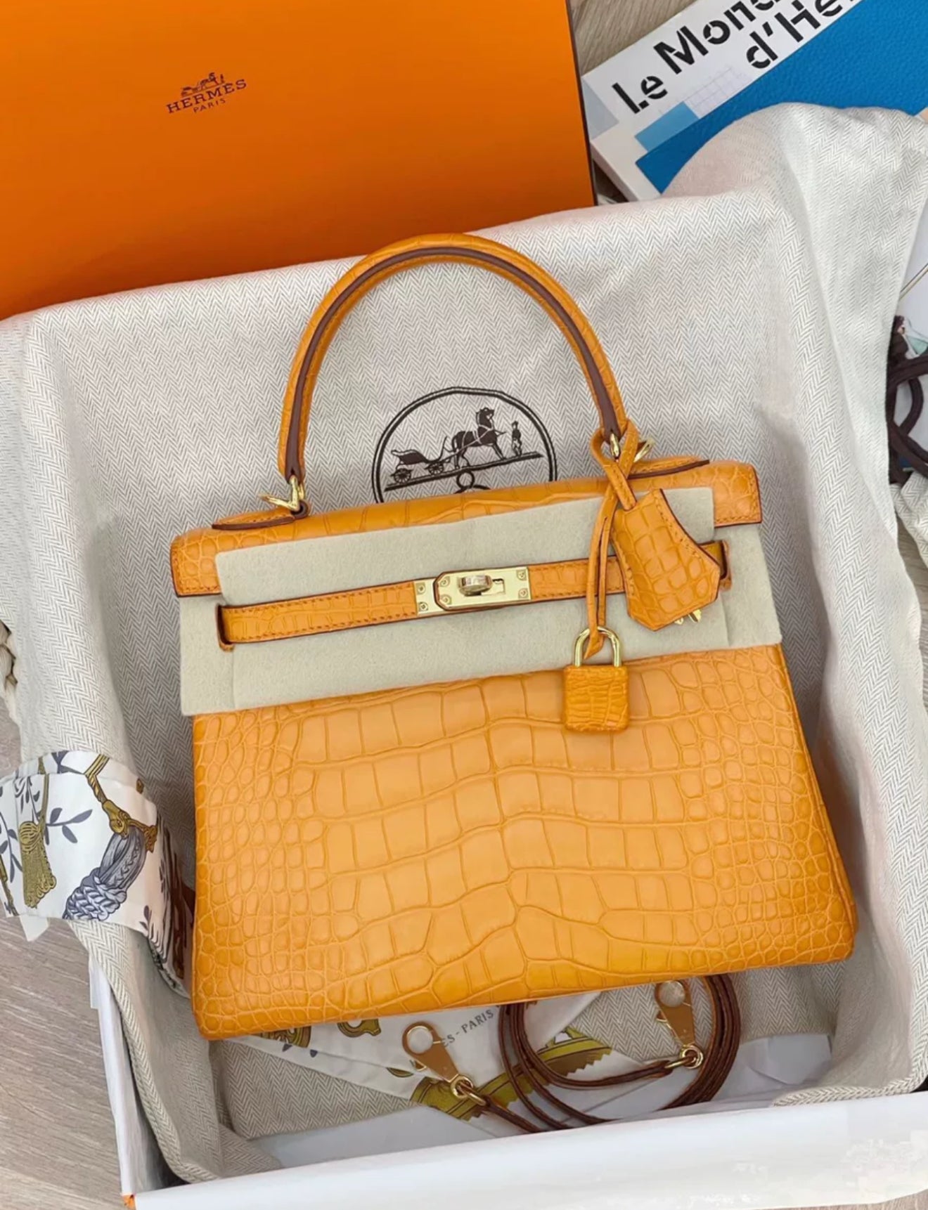 Hermès Kelly 25 Orange Matte alligator Gold Hardware