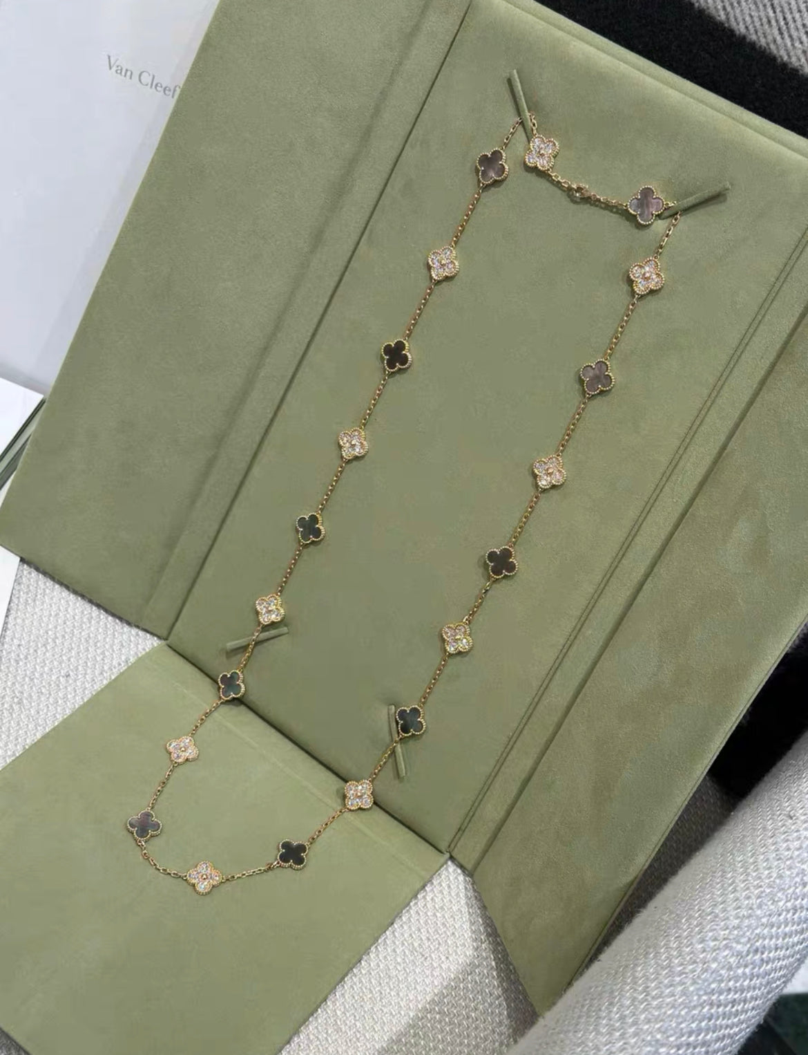 Van Cleef  Arpels Vintage Alhambra long necklace, 20 motifs 18K rose gold, Diamond, Gray Mother-of-pearl