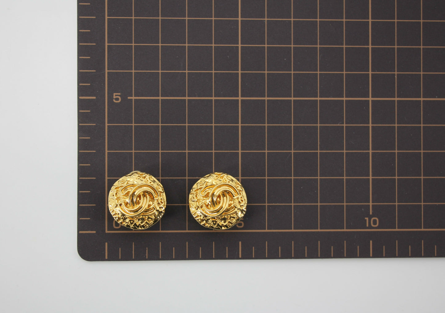 Chanel Vintage 95A Gold Plated Embossed Round CC Clip-on Earrings