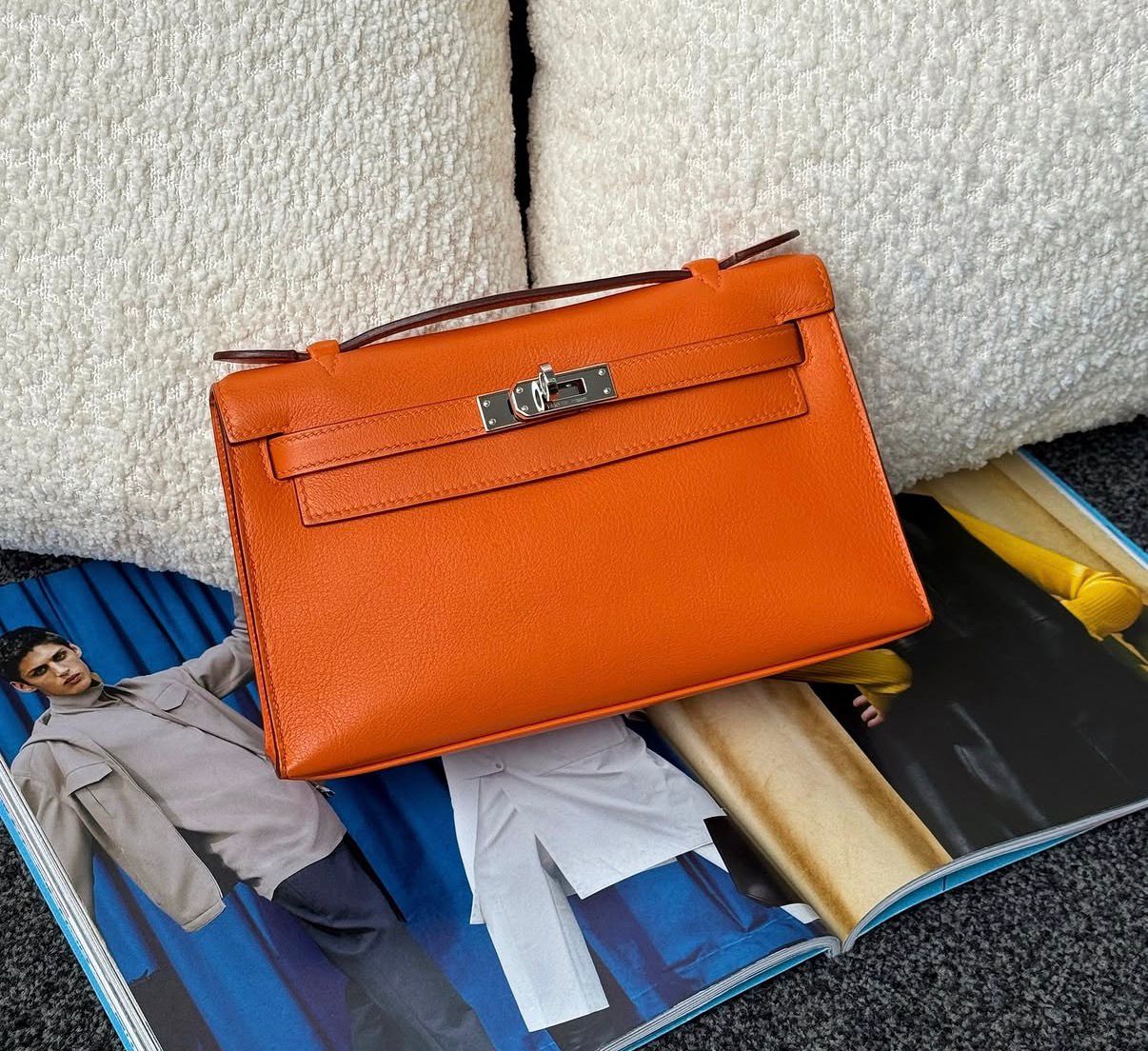 Hermes KELLY POCHETTE
Orange Evergrain Palladium hardware