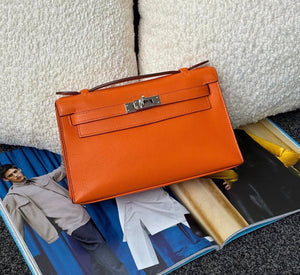 Hermes KELLY POCHETTE
Orange Evergrain Palladium hardware