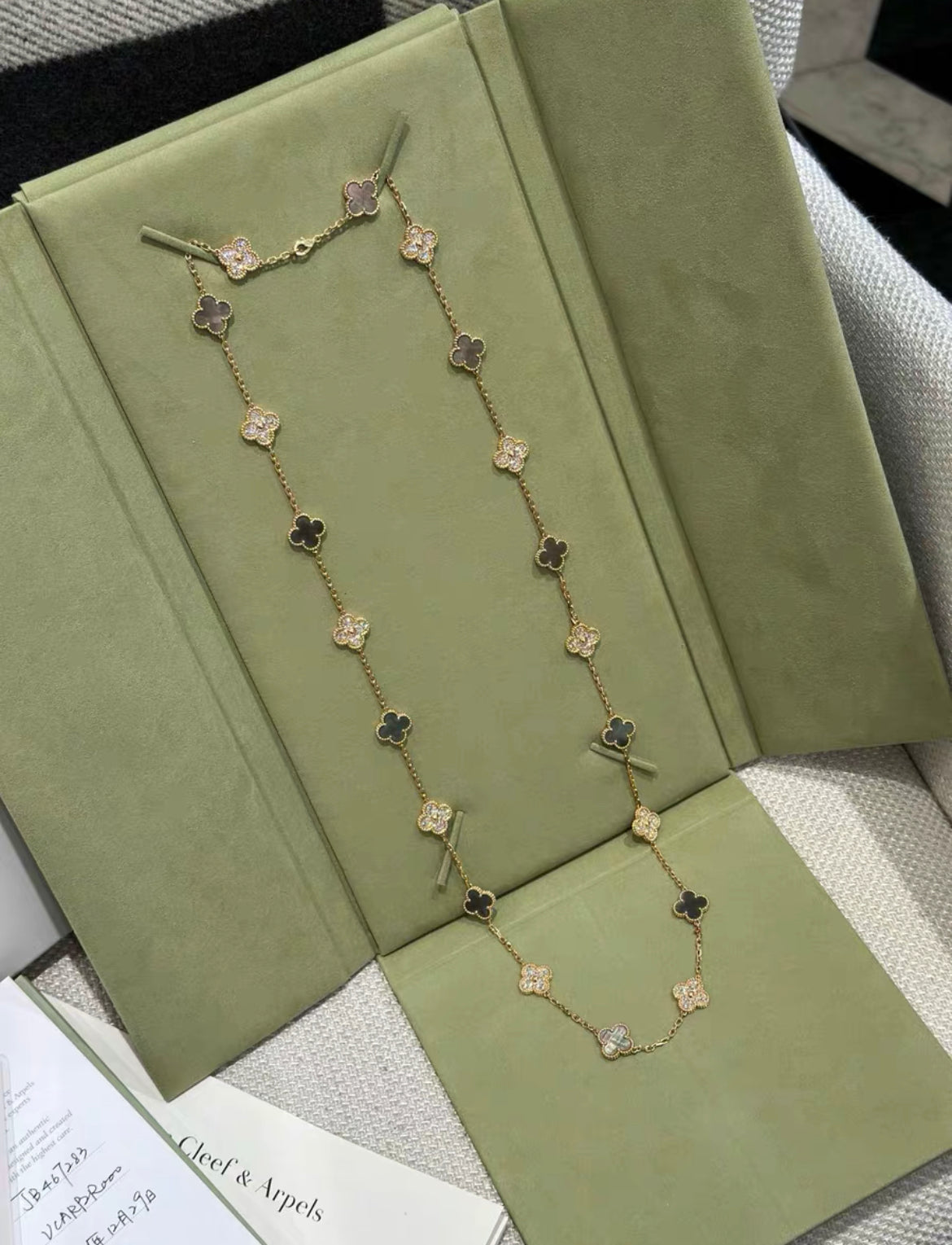 Van Cleef  Arpels Vintage Alhambra long necklace, 20 motifs 18K rose gold, Diamond, Gray Mother-of-pearl