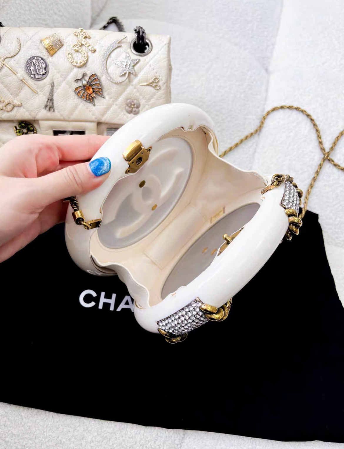 CHANEL MINAUDIÈRE LIMITED EDITION WHITE, GOLD  CLEAR RESCUE WHEEL GOLD-TONE HARDWARE