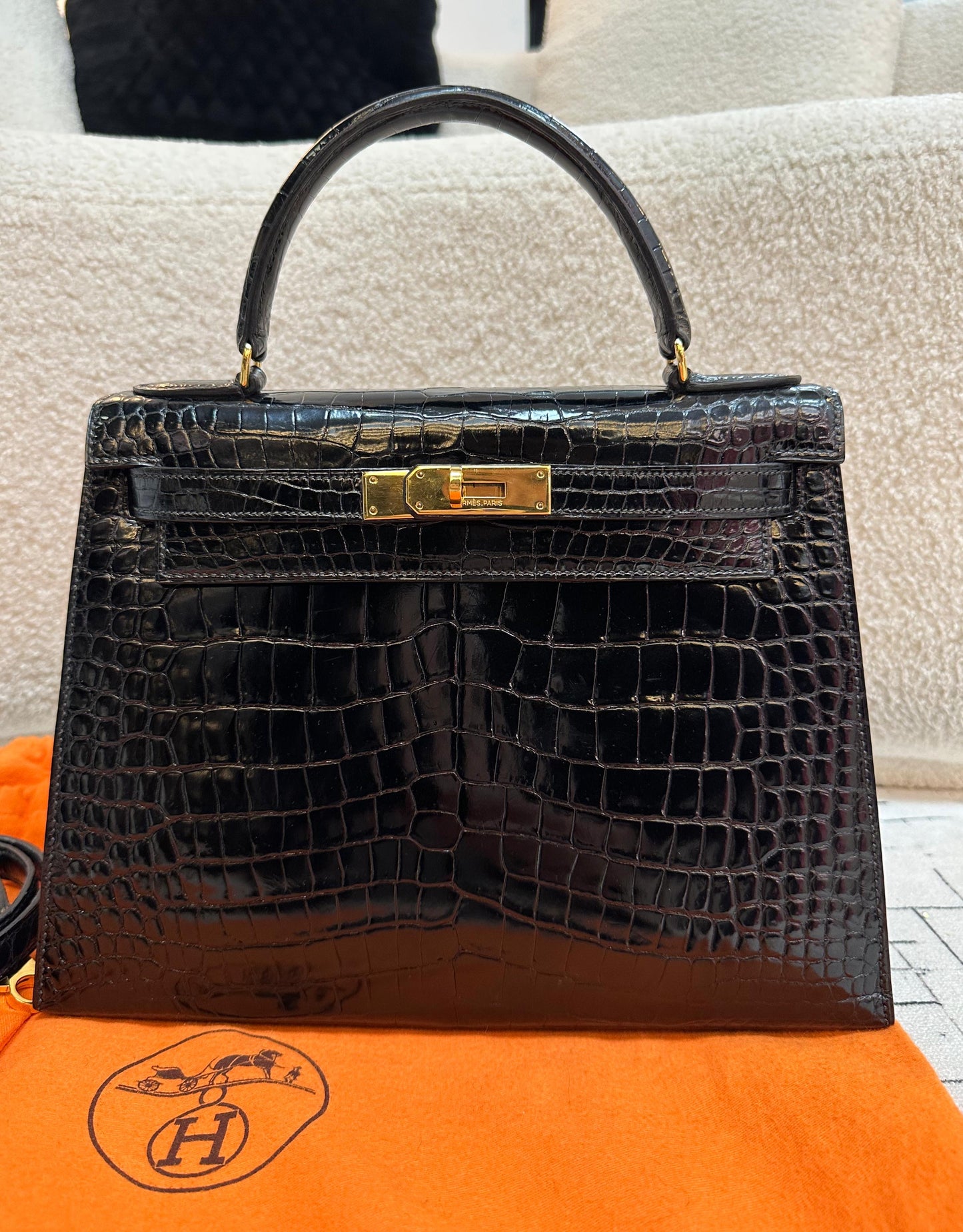Hermès Kelly Sellier 28 Black Shiny Crocodile Gold Hardware