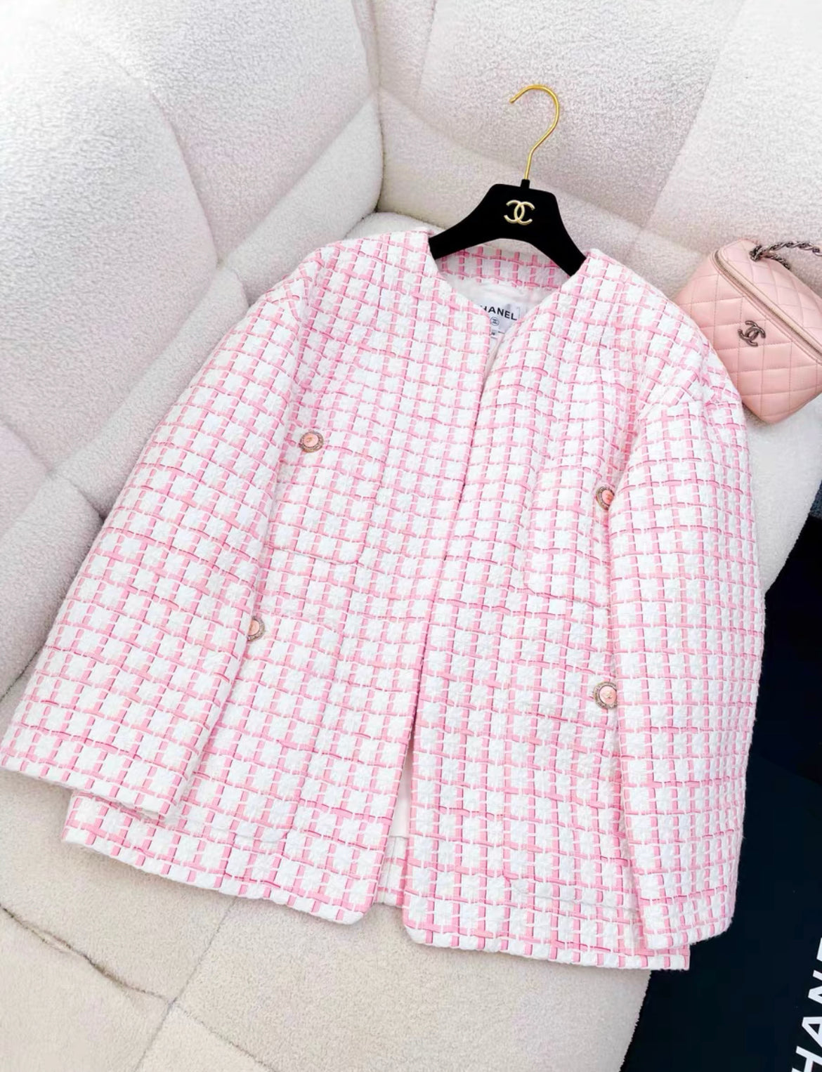 CHANEL CHANEL SIZE 36 22S TWEED JACKET COTTON/ACRYLIC LIGHT PINK/WHITE - 36 Jacket - Used fashion item from Top Quality Luxury Designers Bag