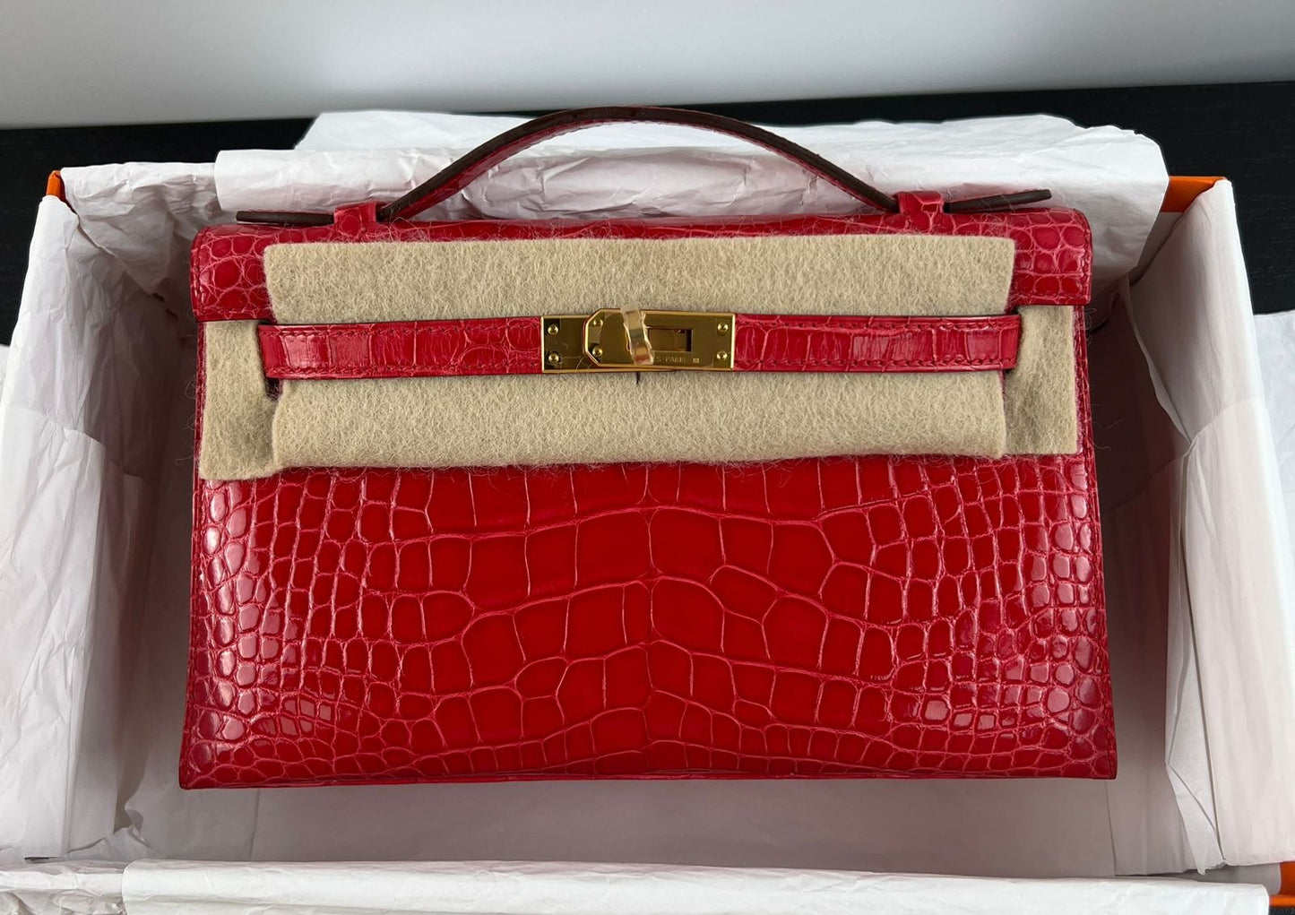 Hermes Kelly Pochette Rouge de Coeur Shiny Alligator Gold hardware